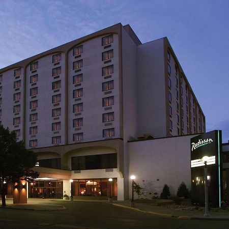 Radisson Hotel Bismarck Buitenkant foto